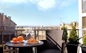 Broadway Center Rooftop View Apartment